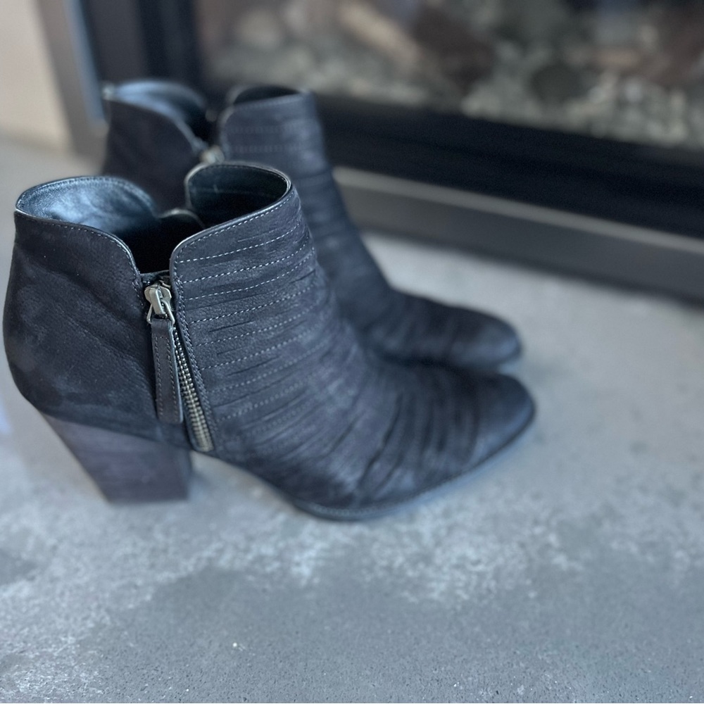 Paul Green Malibu black ankle booties